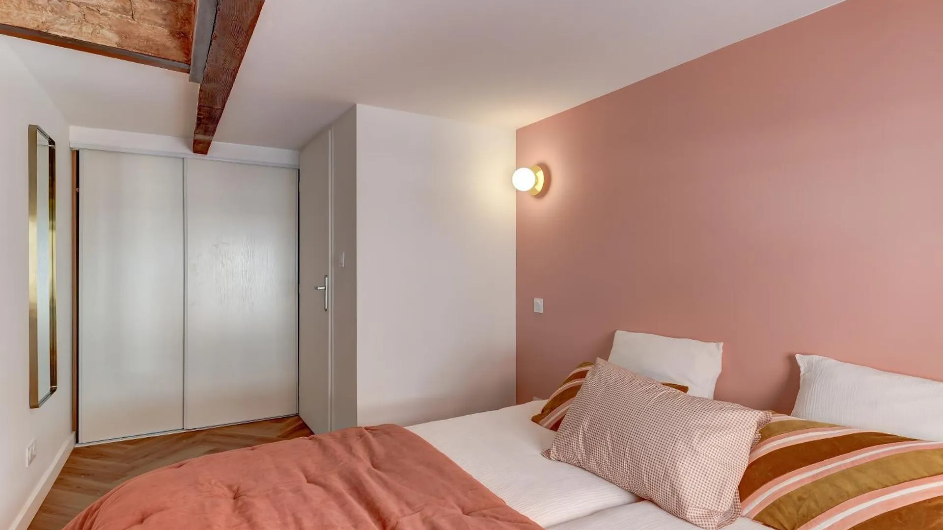 Le Velours 2 Bedrooms 4 Beds Central Lyon Apartment